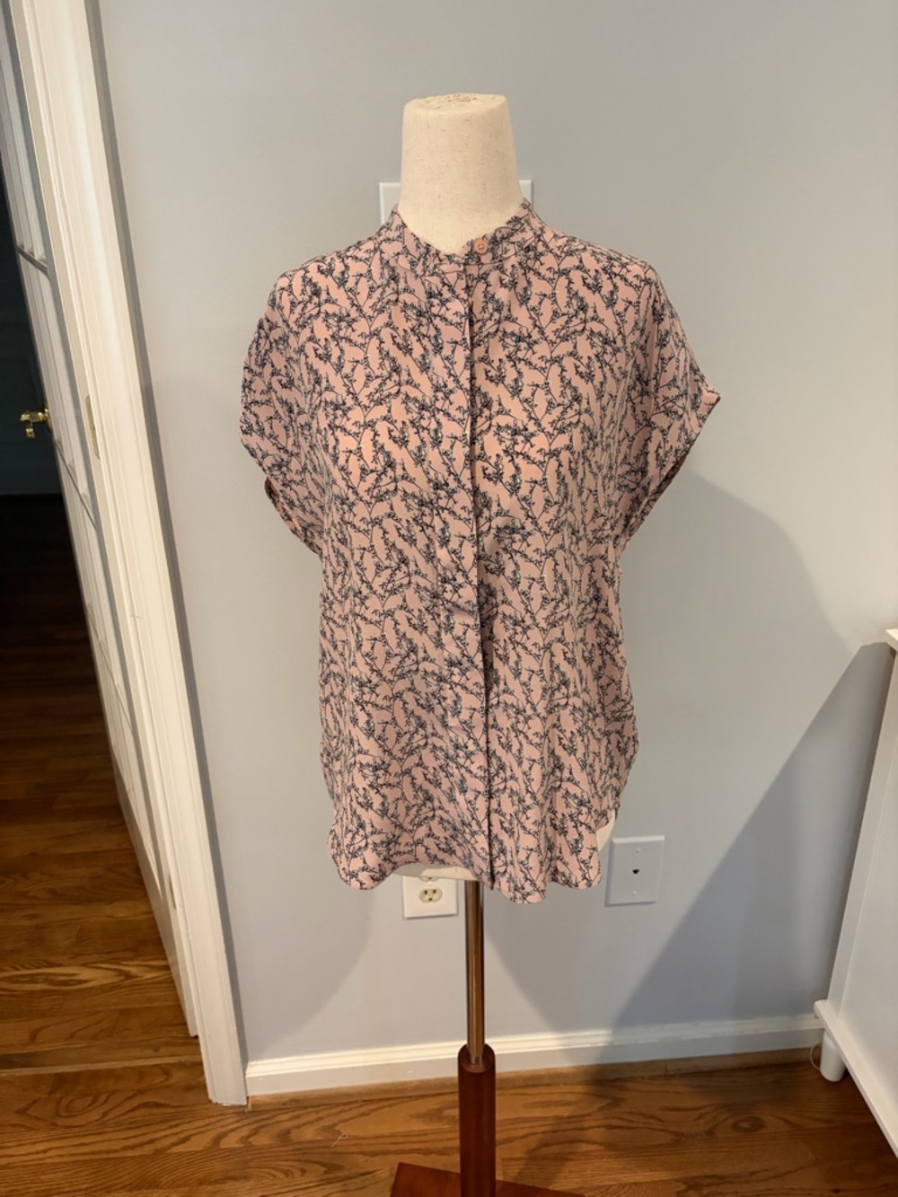 Club Monaco Mauve-Pink Silk Blouse with Navy Floral Print